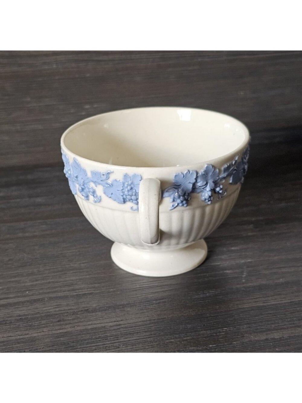 Wedgwood Edme Queensware Blue Raised Grapes Teacup 2.5" vintage grapevine garlan - Picture 7 of 12